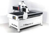 CNC gesteuerte Fräsmaschine/Graviermaschine mit Linearführungen, Kugelgewinde und Faltbälgen